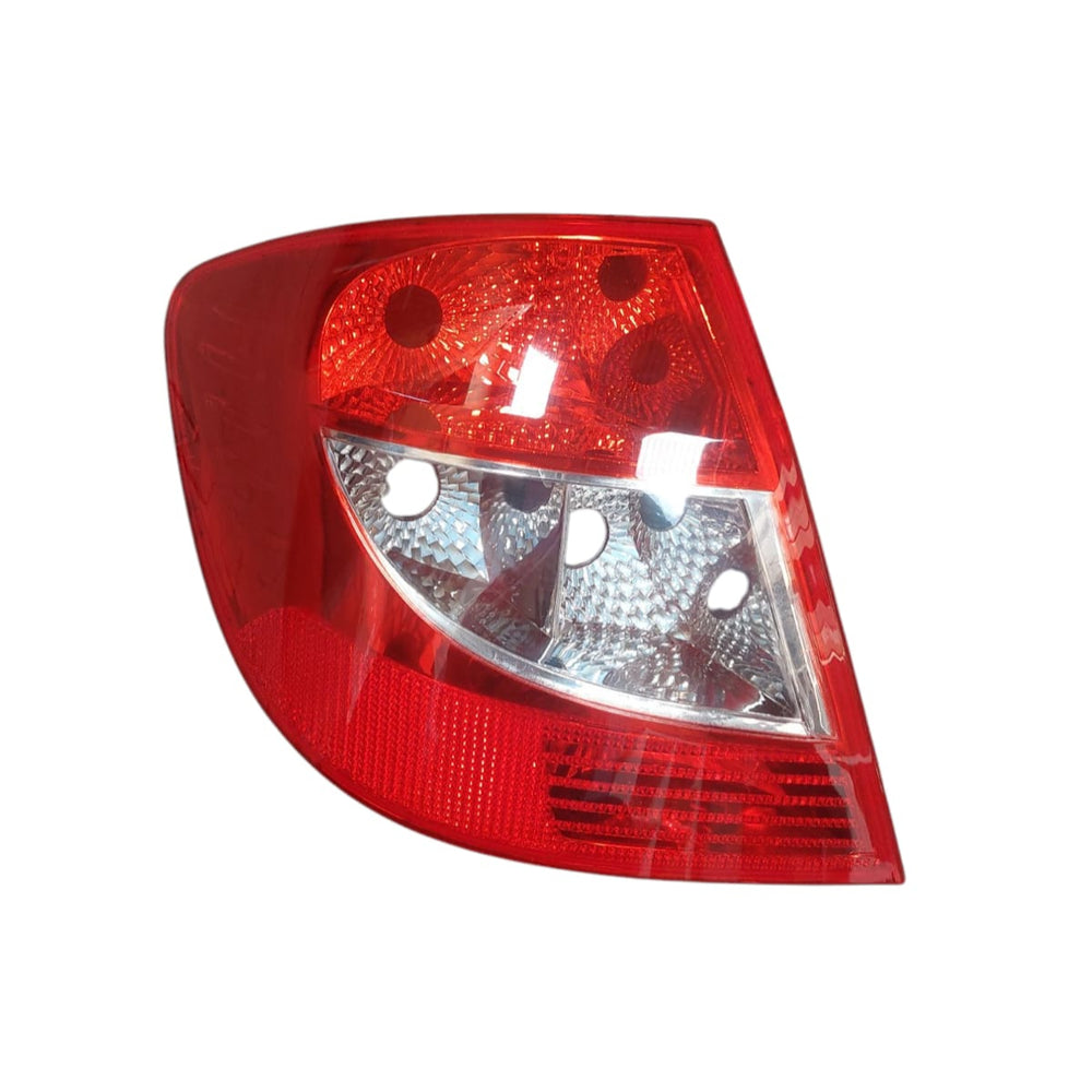 Farol trasero izquierdo Symbol 1.6 K4M 2010-2013